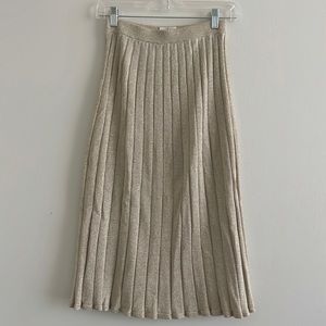 Aritzia Wilfred Mido Pleated Skirt